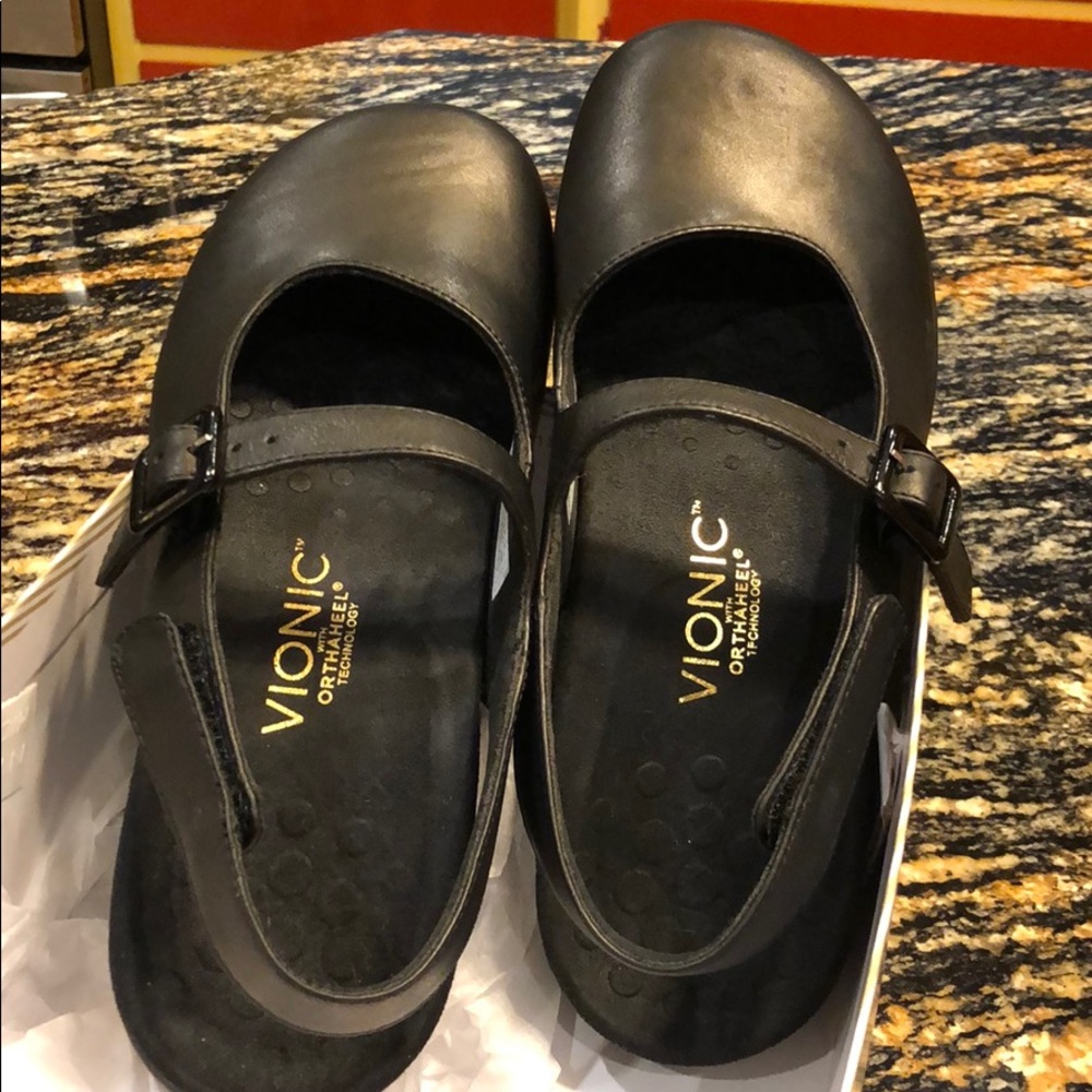 Vionic Abigail sandals size women’s 7